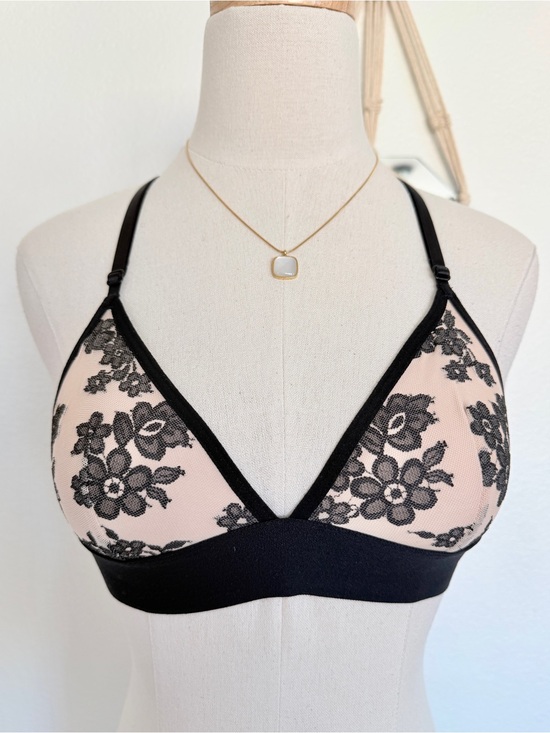 PINK Victoria's Secret Other - 🖤 Victoria’s Secret PINK Black Lace Triangle Bralette Floral Lace Bra Nude Small